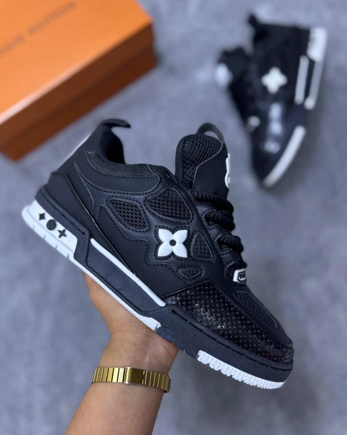 Zapatilla Louis Vuitton Trainer negras