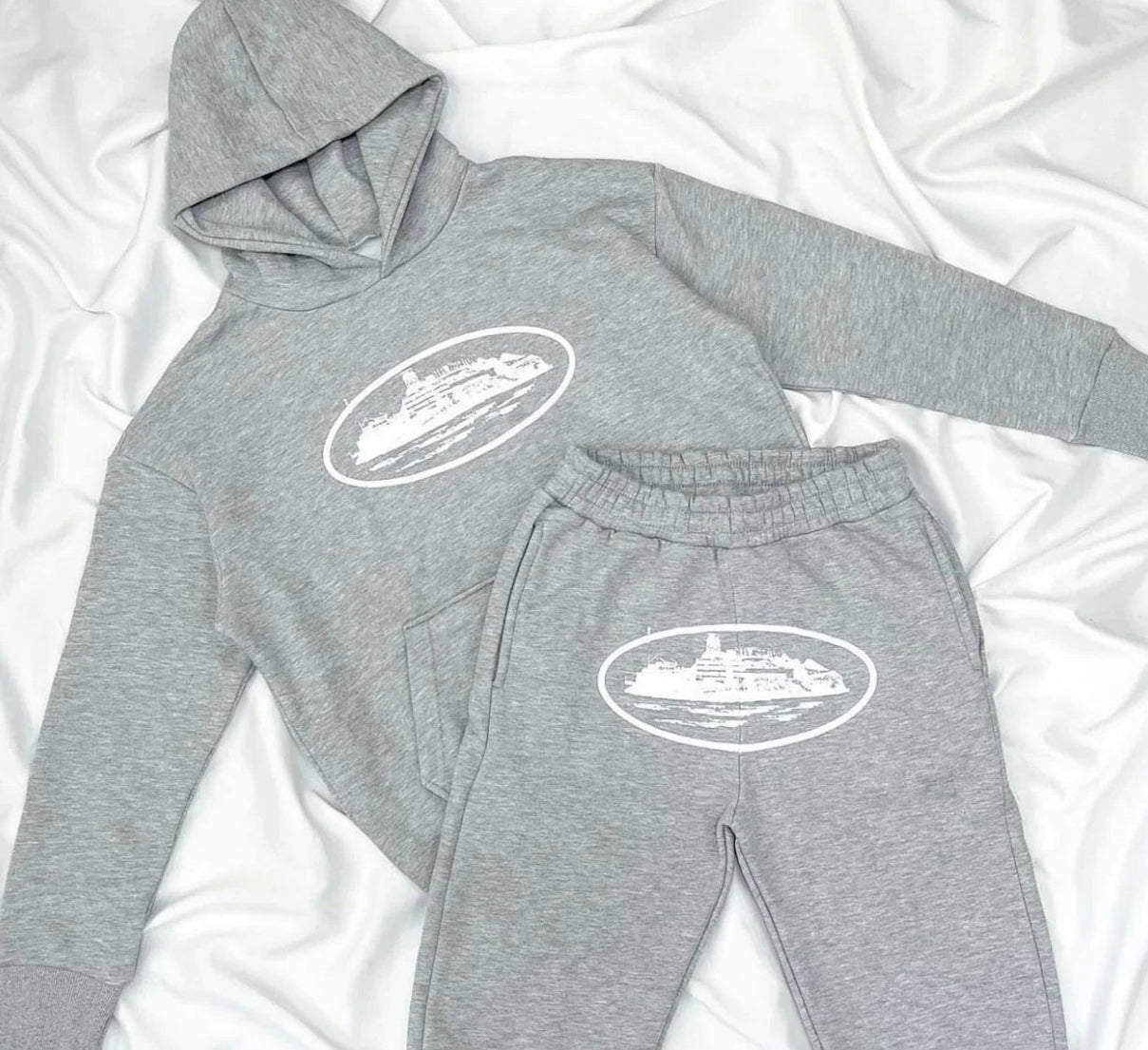 Chándal Corteiz gris